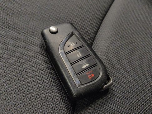 Used 2022 Toyota Corolla LE FWD image 32