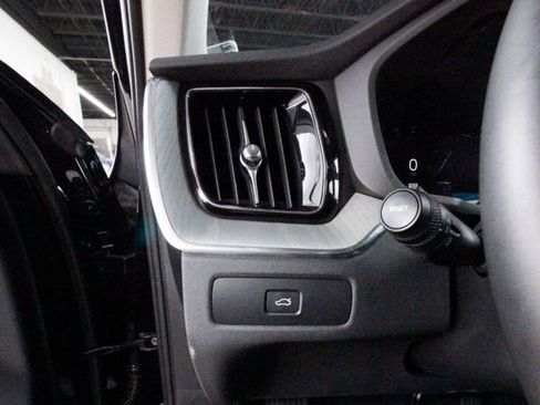 Certified 2025 Volvo XC60 B5 Plus AWD/4WD image 19