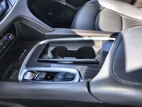 Used 2023 Buick Enclave Essence image 21