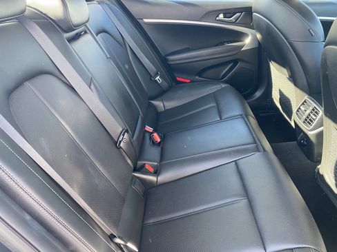 Used 2023 Genesis G70 2.0T image 13