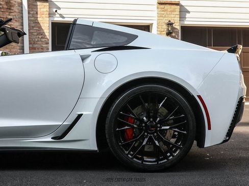 Used 2016 Chevrolet Corvette Z06 w/ 2LZ Preferred Equipment Group RWD image 5