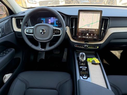 New 2027 Volvo XC60 B5 Plus AWD/4WD image 9