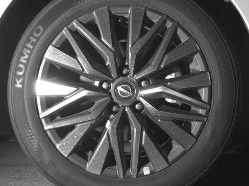 Used 2025 Nissan Altima 2.5 SV FWD image 13