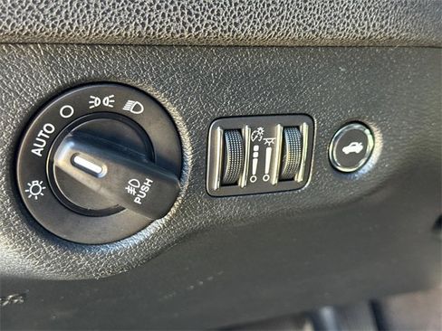 Used 2018 Dodge Charger R/T Scat Pack image 25