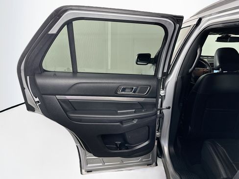 Used 2019 Ford Explorer XLT w/ Equipment Group 202A image 26