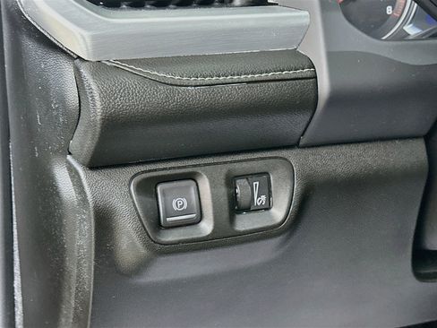 Used 2023 GMC Acadia SLE w/ Driver Convenience Package FWD image 10