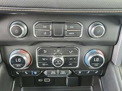 Used 2023 GMC Yukon XL SLT AWD/4WD image 19