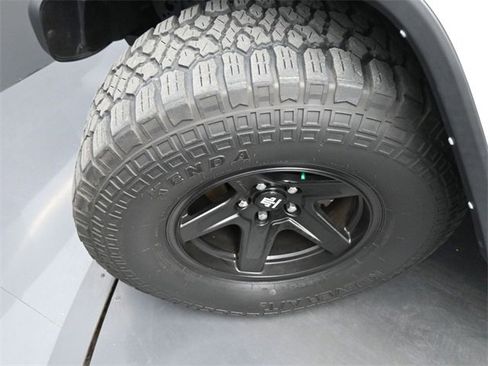 Used 2023 Jeep Gladiator Sport image 24