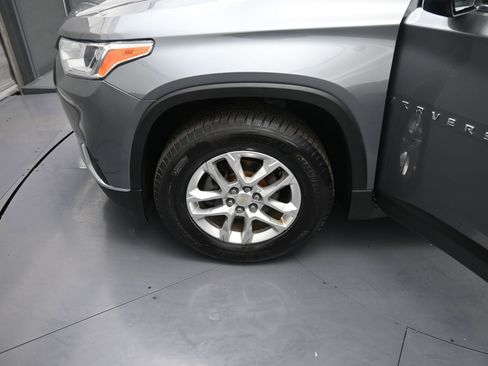Used 2020 Chevrolet Traverse LT w/ LPO, Black Accent Package image 28