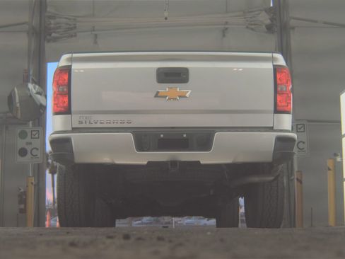 Used 2018 Chevrolet Silverado 1500 Custom w/ Custom Value Package image 8