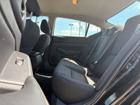 Used 2025 Nissan Altima 2.5 SV FWD image 11