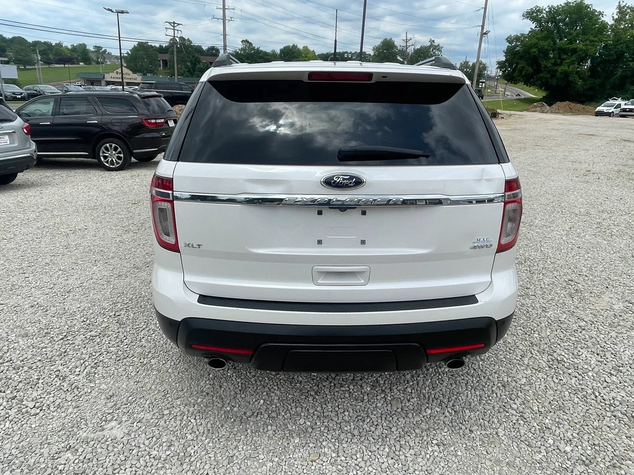 Used 2014 Ford Explorer XLT w/ Equipment Group 202A AWD/4WD image 4