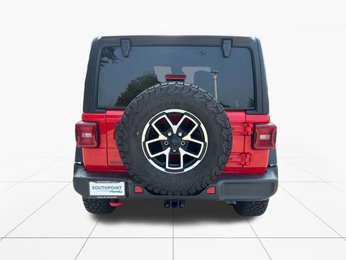 Used 2025 Jeep Wrangler Unlimited Rubicon AWD/4WD image 7