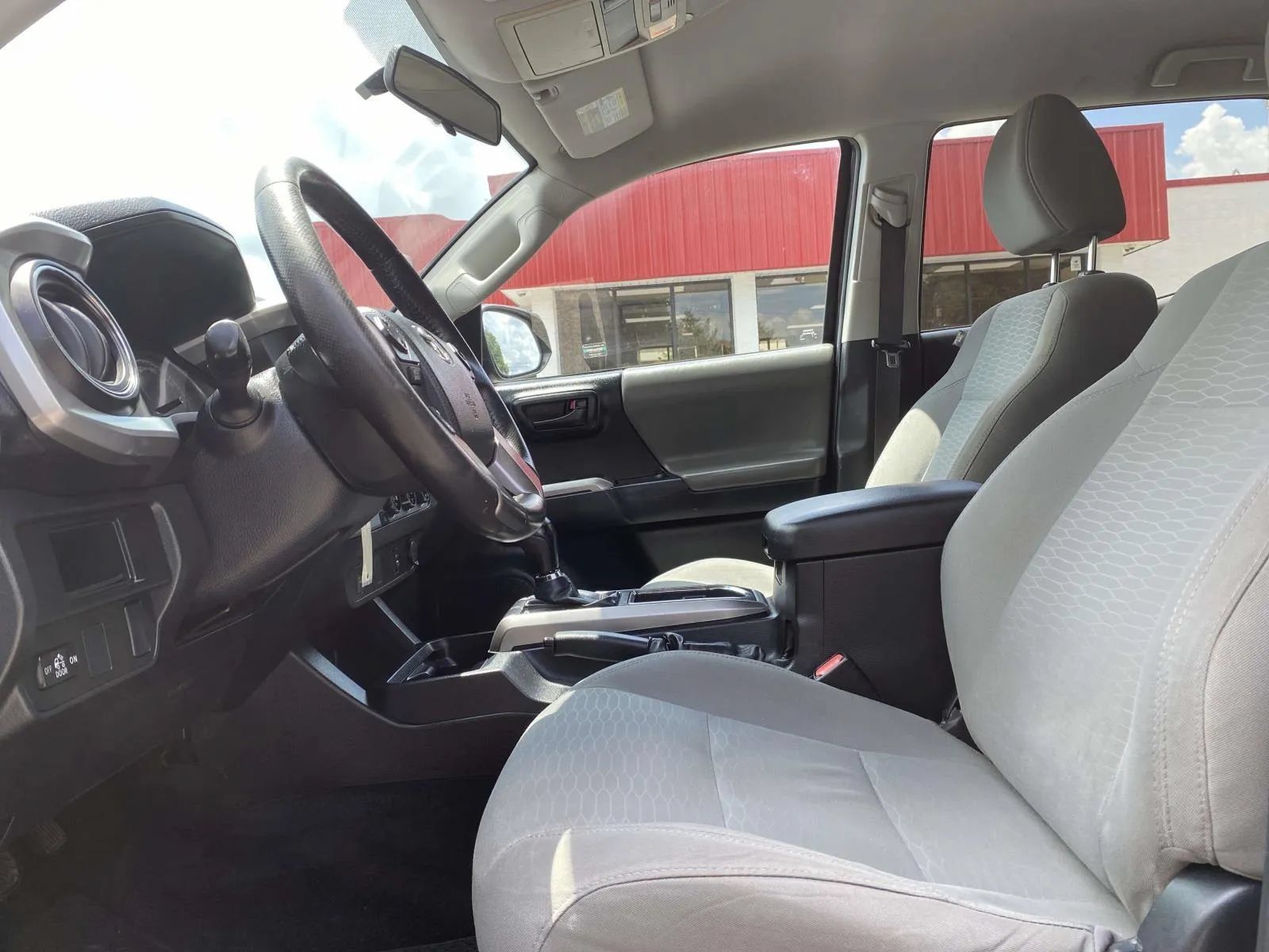 Used 2016 Toyota Tacoma SR5 w/ Towing Package RWD image 15