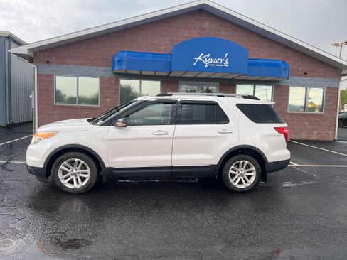 Used 2011 Ford Explorer XLT w/ 202A Rapid Spec Order Code AWD/4WD image 2