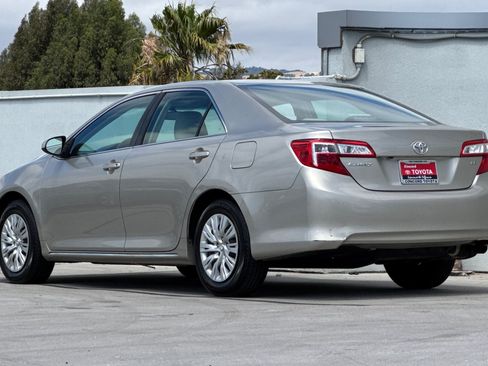 Used 2014 Toyota Camry LE FWD image 3