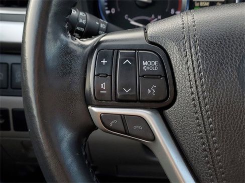 Used 2019 Toyota Highlander XLE image 19