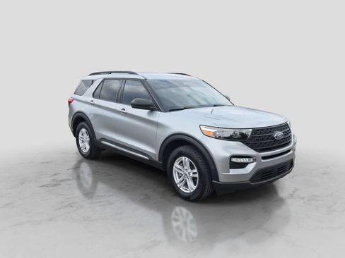 Used 2020 Ford Explorer XLT w/ Equipment Group 202A AWD/4WD image 2