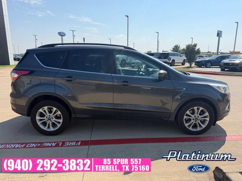Used 2017 Ford Escape SE w/ SE Leather Comfort Package FWD image 10