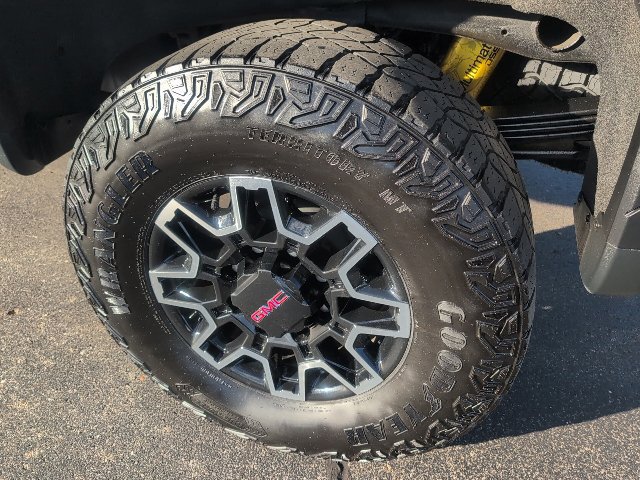 Used 2024 GMC Sierra 2500 AT4X AWD/4WD image 19