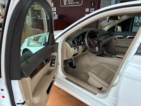 Used 2014 Mercedes-Benz C 250 Sedan image 13