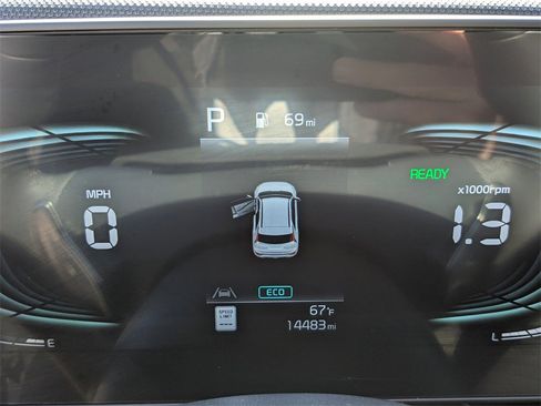 Certified 2025 Kia Niro EX image 35