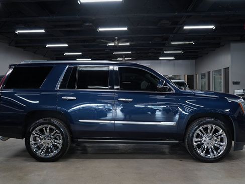 Used 2020 Cadillac Escalade Premium Luxury RWD image 6