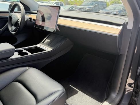 Used 2024 Tesla Model Y 2WD image 15