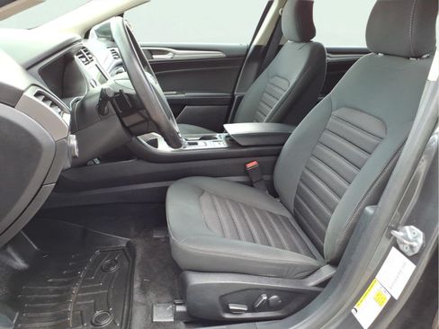 Used 2018 Ford Fusion SE w/ Fusion SE Technology Package FWD image 6