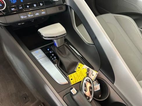 Certified 2024 Hyundai Elantra SEL image 20