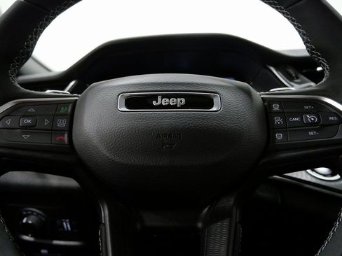 New 2025 Jeep Grand Cherokee Laredo X w/ Luxury Tech Group I image 17