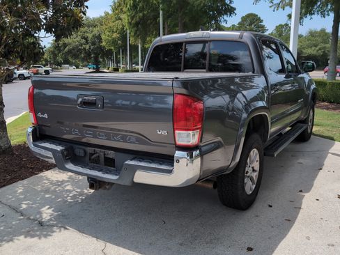 Used 2017 Toyota Tacoma SR5 w/ Tow Package AWD/4WD image 10