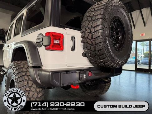 Used 2025 Jeep Wrangler Unlimited Rubicon AWD/4WD image 11