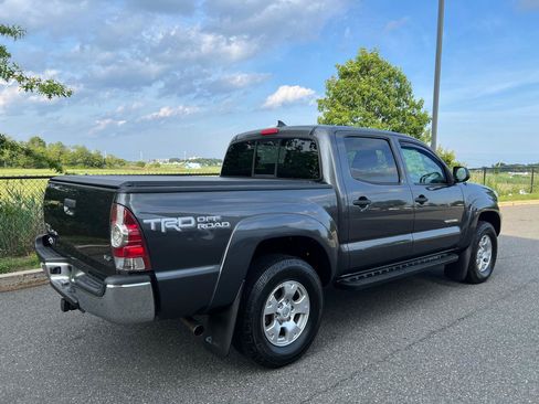 Used 2015 Toyota Tacoma 4x4 Double Cab w/ TRD Off-Road Package image 5