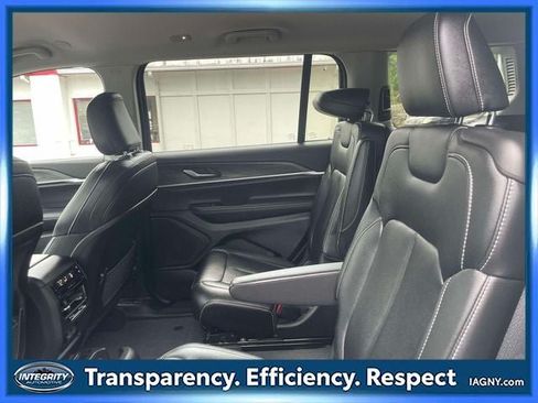 Used 2023 Jeep Grand Cherokee L Limited AWD/4WD image 12