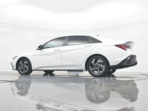 Used 2025 Hyundai Elantra SEL FWD image 40