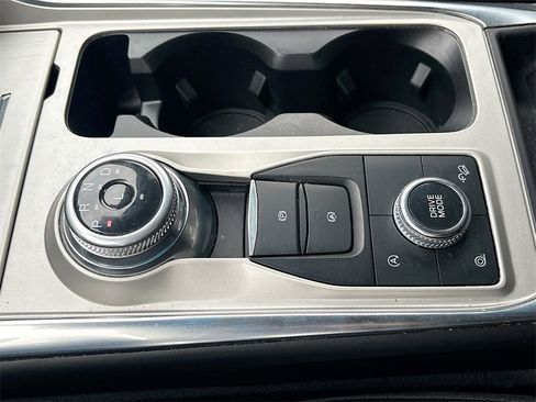 Used 2022 Ford Explorer XLT w/ Equipment Group 202A image 17