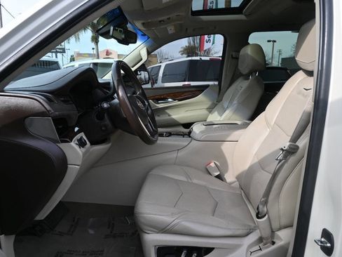 Used 2015 Cadillac Escalade Luxury image 10
