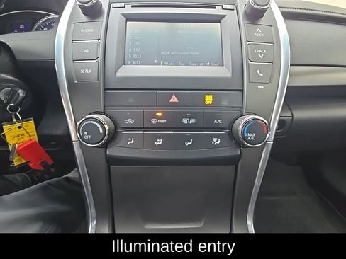 Used 2017 Toyota Camry LE image 21