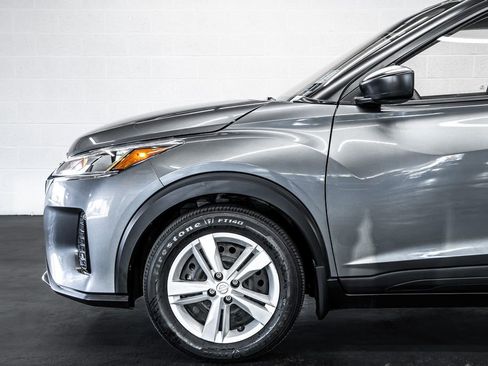 Used 2024 Nissan Kicks S image 12