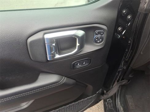 Used 2023 Jeep Gladiator Overland image 14