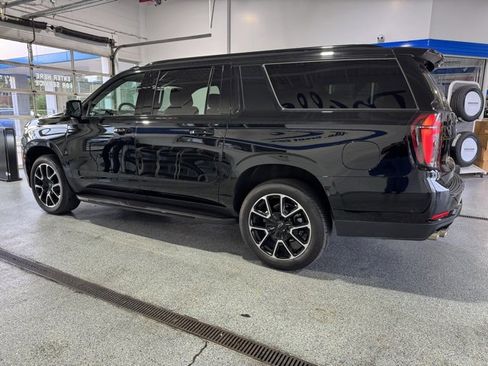 Used 2025 Chevrolet Suburban RST w/ Comfort Package image 5