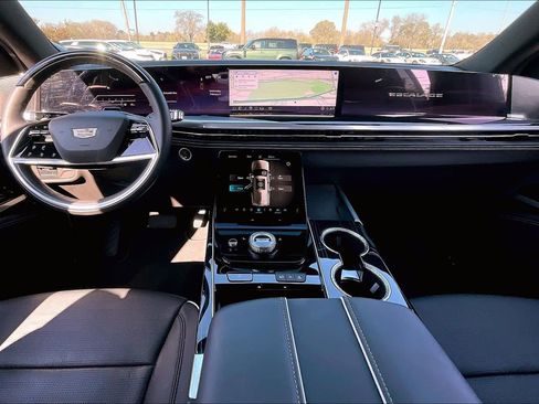 Used 2025 Cadillac Escalade Sport w/ Touring Package image 17