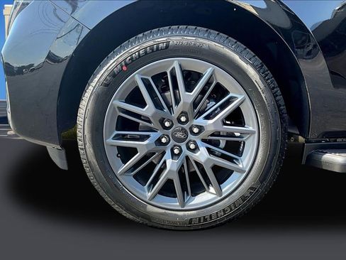 New 2026 Ford Expedition Platinum image 13