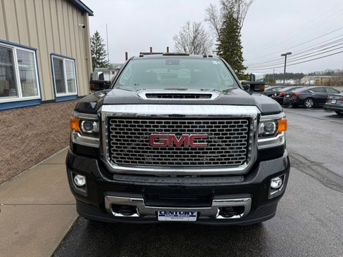 Used 2017 GMC Sierra 2500 Denali w/ Duramax Plus Package image 2