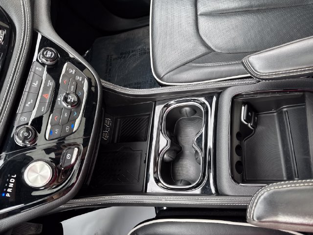 Used 2025 Chrysler Pacifica Limited FWD image 24
