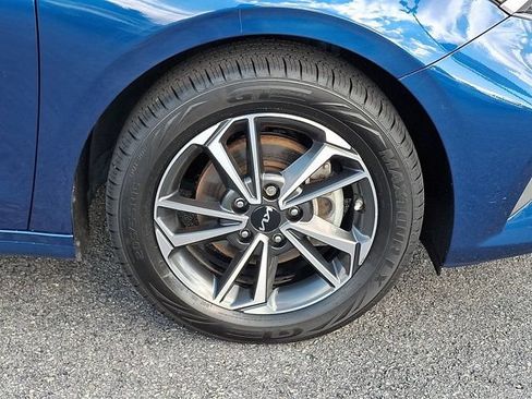 Used 2022 Kia Forte LXS w/ LXS Technology Package FWD image 11