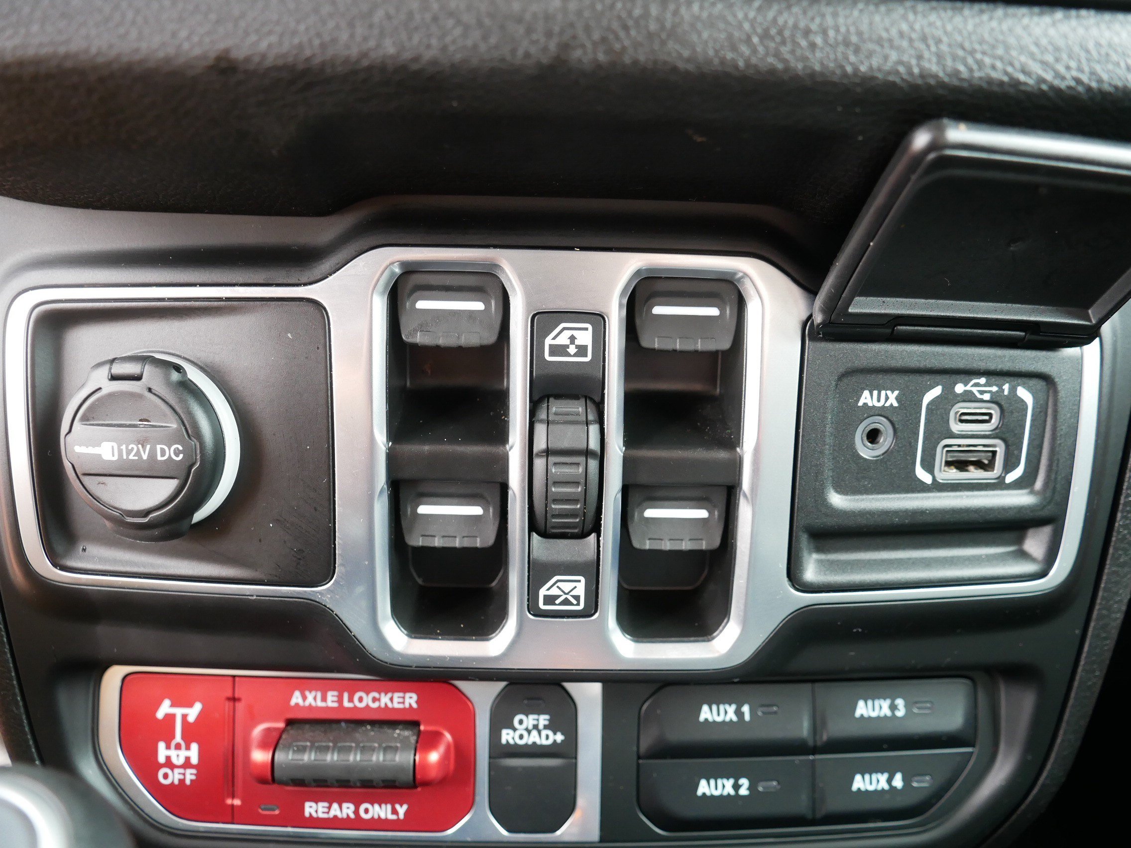 Used 2025 Jeep Gladiator Sport AWD/4WD image 31