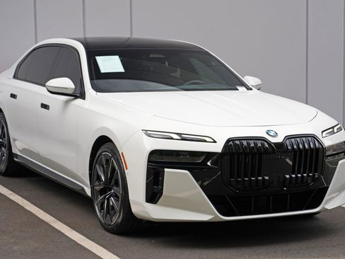 Used 2023 BMW 740i w/ Parking Assistance Package RWD image 64