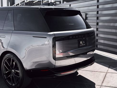 Used 2024 Land Rover Range Rover SE AWD/4WD image 6